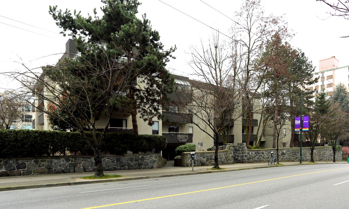 Broughton Place in Vancouver, BC - Building Photo