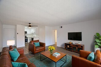 7032 Remmet Ave in Los Angeles, CA - Building Photo - Building Photo