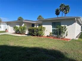 7403 Populus Dr in Port Richey, FL - Building Photo