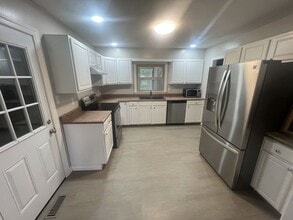 5800 S Wilson Rd in Elizabethtown, KY - Building Photo - Building Photo