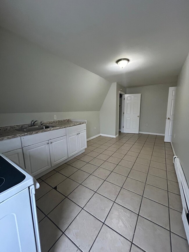 51 N 5th St, Unit Apt 3 in Newark, NJ - Building Photo - Building Photo