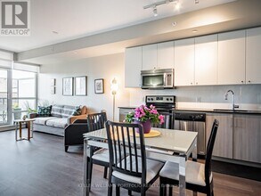 8 Fieldway Rd in Toronto, ON - Building Photo - Building Photo