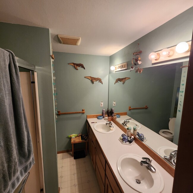 1846 Labona Dr in Eugene, OR - Foto de edificio - Building Photo