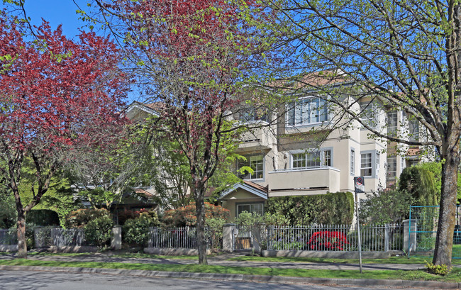 825 W 15th Ave in Vancouver, BC - Building Photo - Primary Photo