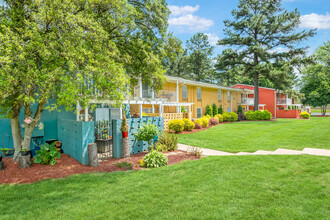 Doral Apartments in Charlotte, NC - Building Photo - Building Photo