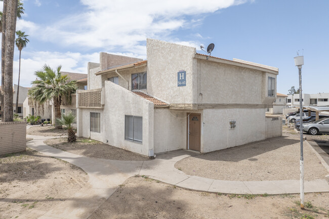 El Sereno Apartments in Phoenix, AZ - Building Photo - Building Photo