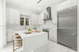 315 Santander Ave in Coral Gables, FL - Building Photo - Building Photo