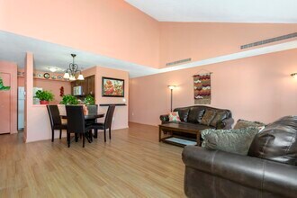 50 S Common St, Unit 507 in Lynn, MA - Foto de edificio - Building Photo