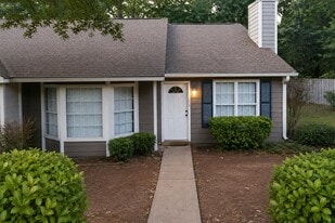 323 Farm Pl Ct NE in Woodstock, GA - Building Photo