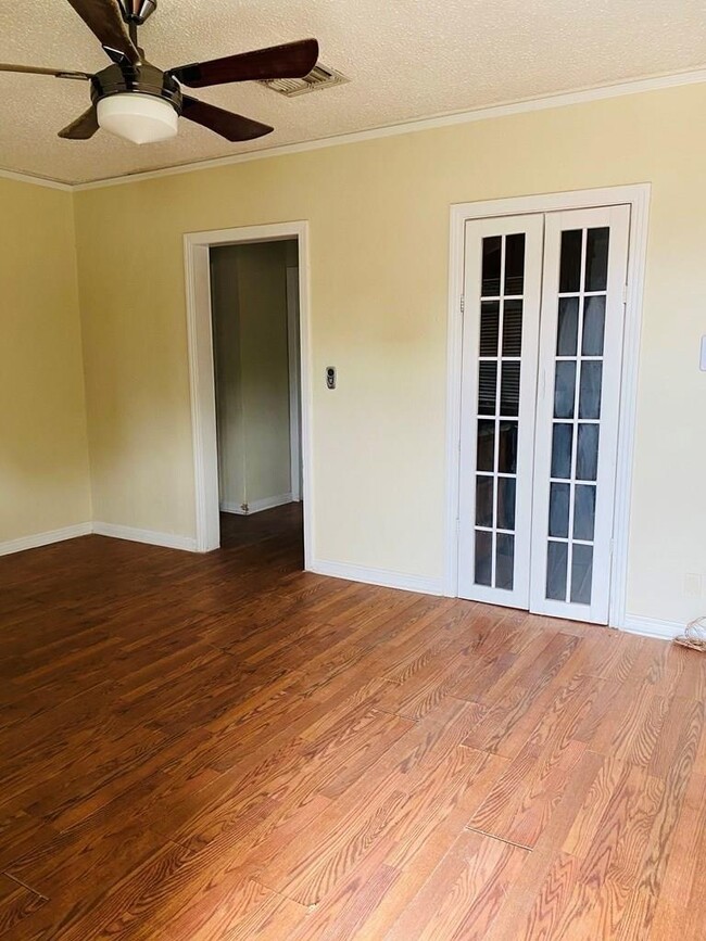 1926 W Adams St in Pecos, TX - Building Photo - Building Photo