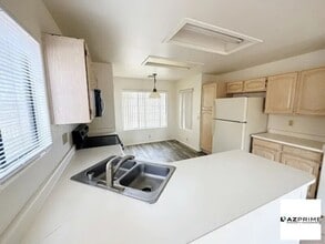 8910 W Peoria Ave in Peoria, AZ - Building Photo - Building Photo