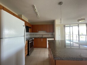 2225 Holdom Av in Burnaby, BC - Building Photo - Building Photo