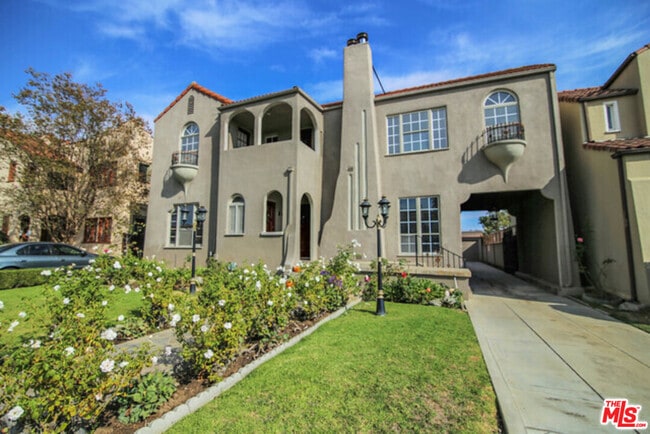 property at 1158 S Tremaine Ave