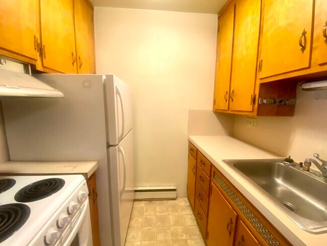 8 N Chestnut St in Mount Joy, PA - Building Photo - Building Photo