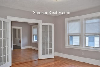 136 Hillside Ave in Pawtucket, RI - Foto de edificio - Building Photo