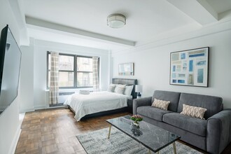 340 E 52nd St in New York, NY - Building Photo - Building Photo