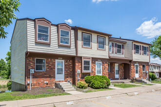 Walden Ridge Townhomes in Iowa City, IA - Foto de edificio - Building Photo