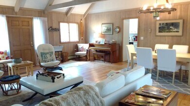 32 Surf Dr in Amagansett, NY - Building Photo - Building Photo