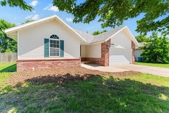1704 S Fisk Ave in Springfield, MO - Building Photo - Building Photo