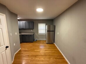 181 Bowen St, Unit 1 in Boston, MA - Foto de edificio - Building Photo