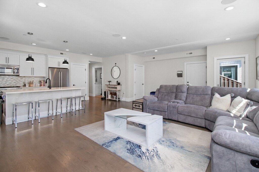 2-4 Elm St in Boston, MA - Building Photo