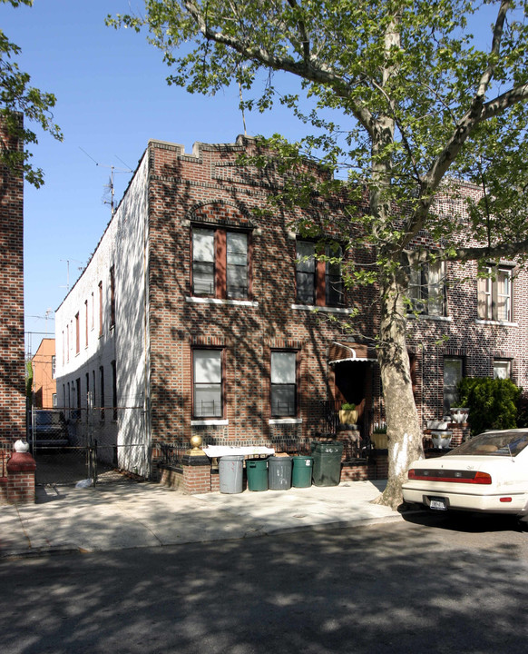 401 E 96th St in Brooklyn, NY - Building Photo