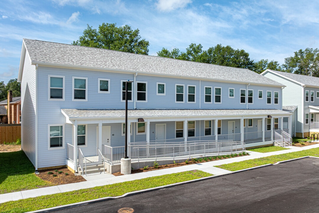 Phoenix Square in Hammond, LA - Building Photo