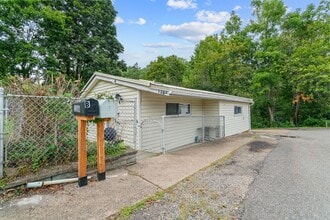 136 Locust St in Mckees Rocks, PA - Building Photo - Building Photo