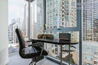 8 E Huron St in Chicago, IL - Building Photo - Building Photo