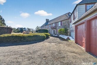 39 Vineyard Pl in Guilford, CT - Building Photo - Building Photo