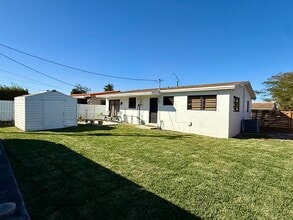 902 W 37th St in Hialeah, FL - Building Photo - Building Photo