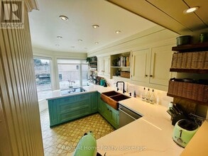 109 Brant St in Oakville, ON - Building Photo - Building Photo