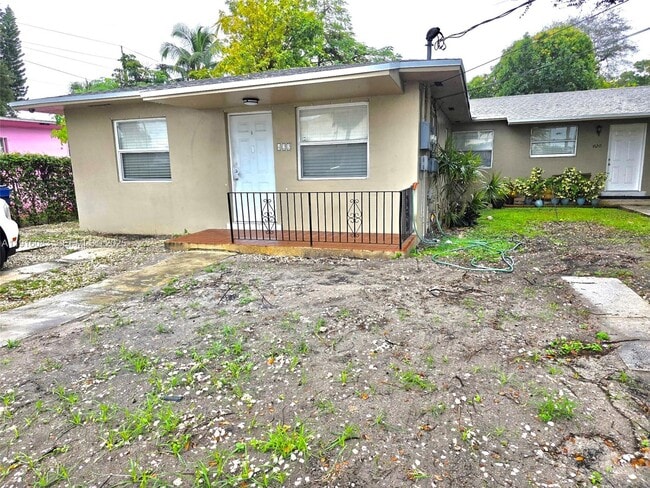 422 NE 166th St in Miami, FL - Building Photo - Building Photo