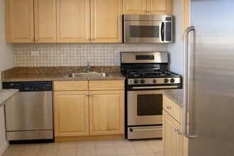 442 W 44th St, Unit 3B in New York, NY - Building Photo - Building Photo