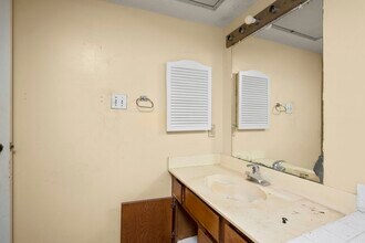 2816 S Bartell Dr in Houston, TX - Building Photo - Building Photo