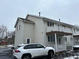 722 E Oakmont Blvd in Johnstown, PA - Building Photo