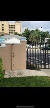 210-211 11th Ave N in Jacksonville Beach, FL - Building Photo - Building Photo