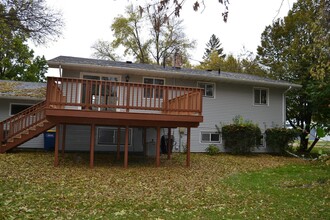 705 9th St NW in Jamestown, ND - Building Photo - Building Photo