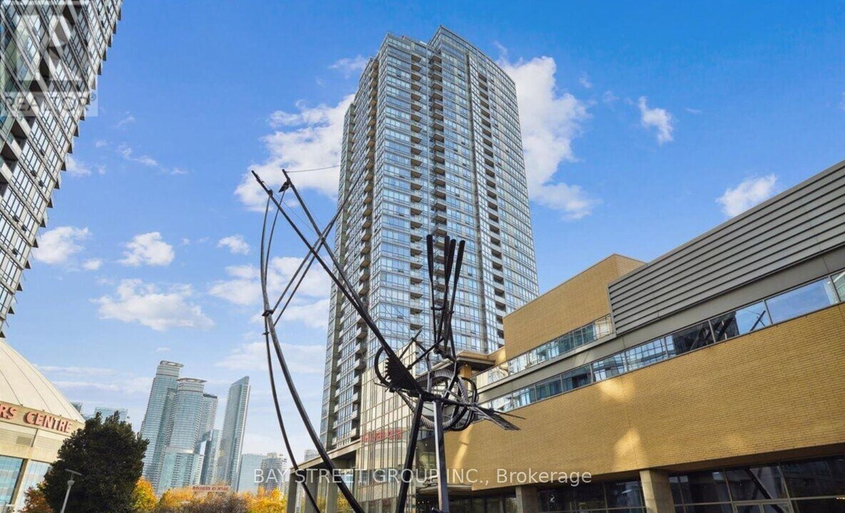 5 Mariner Terrace in Toronto, ON - Building Photo