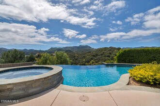 2076 Hillsbury Rd in Westlake Village, CA - Building Photo - Building Photo
