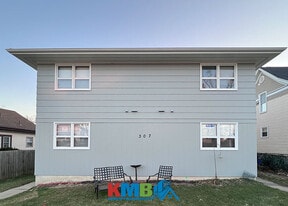 307 30th Street Dr SE, Unit 5