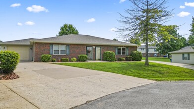 Wilshire Townhomes in Hopkinsville, KY - Building Photo - Building Photo