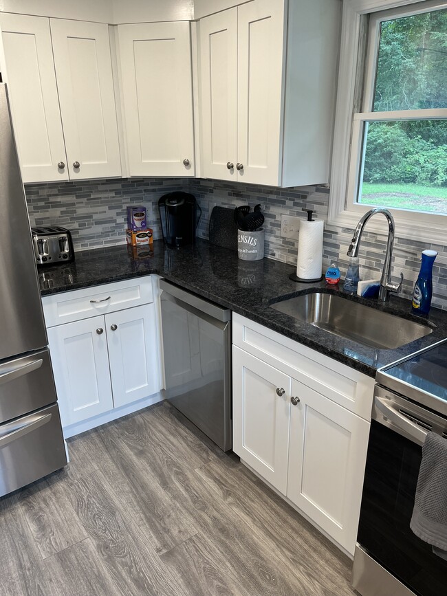 11 Kathy Ann Dr in Narragansett, RI - Building Photo - Building Photo