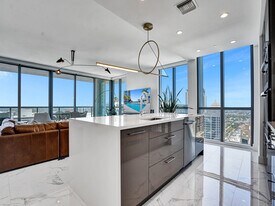 100 E Las Olas Blvd in Fort Lauderdale, FL - Building Photo