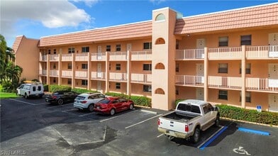 180 Turtle Lake Ct in Naples, FL - Foto de edificio - Building Photo