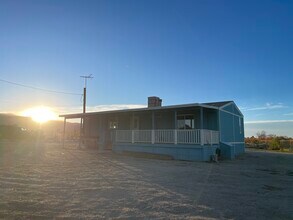 11024 Johnson Rd in Phelan, CA - Building Photo - Building Photo