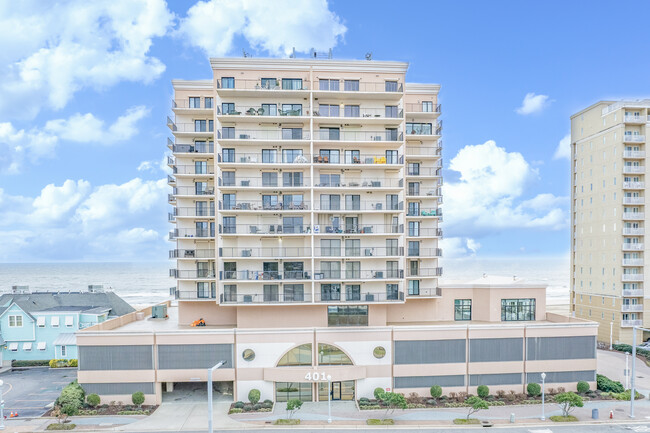 Oceanside Condominium in Virginia Beach, VA - Foto de edificio - Building Photo