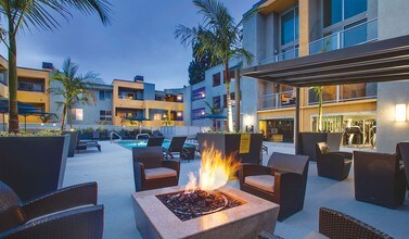 Crescent at West Hollywood in West Hollywood, CA - Foto de edificio - Building Photo