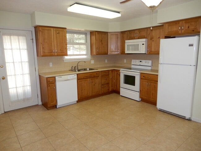 117 S Kistler St in East Stroudsburg, PA - Building Photo - Building Photo