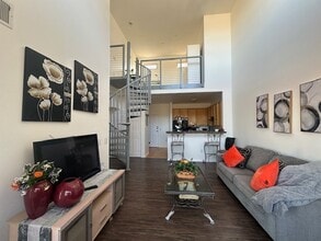 2550 N Washington St, Unit 403 in Denver, CO - Building Photo - Building Photo